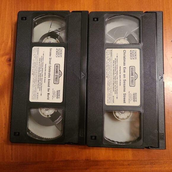 Sesame Street Cassette Tape VRS Lot Christmas Eve and Celebrate Around the World - Picture 3 of 3